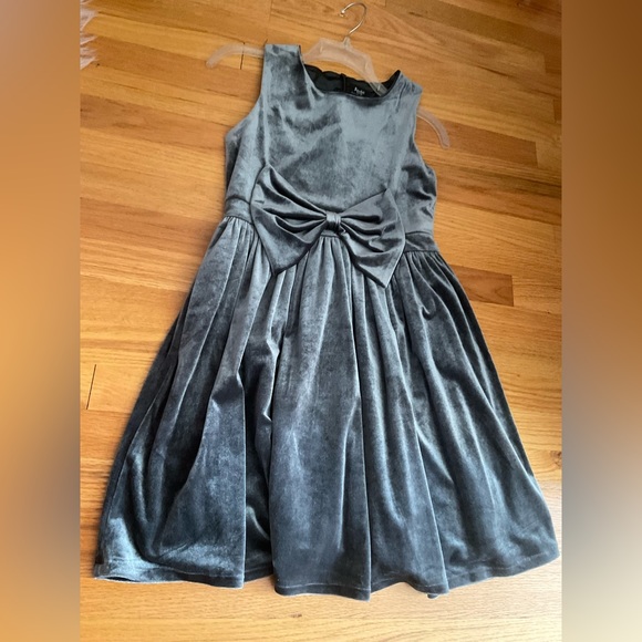 Girls Bardot Junior silver velvet dress size: 18 - Picture 2 of 2